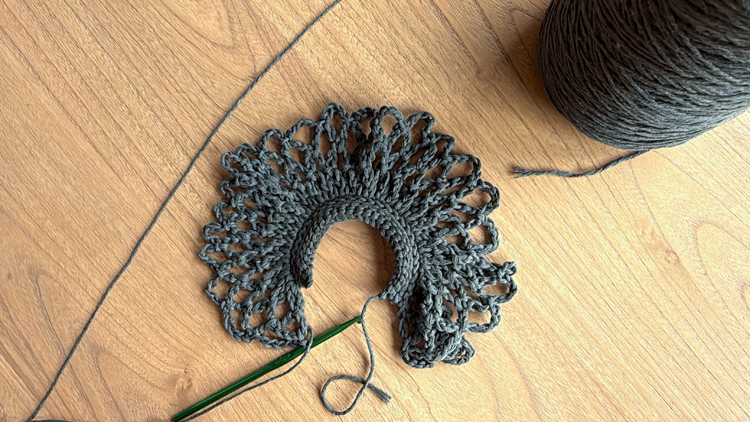 Mesh Market Crochet Bag - Free Pattern // www.deliacreates.com