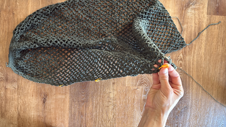Mesh Market Crochet Bag - Free Pattern // www.deliacreates.com