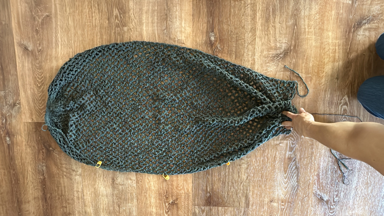 Mesh Market Crochet Bag - Free Pattern // www.deliacreates.com