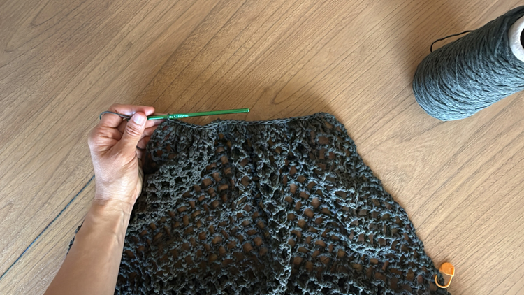 Mesh Market Crochet Bag - Free Pattern // www.deliacreates.com