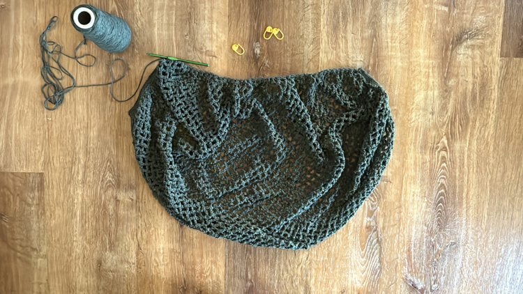 Mesh Market Crochet Bag - Free Pattern // www.deliacreates.com