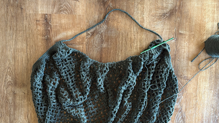 Mesh Market Crochet Bag - Free Pattern // www.deliacreates.com